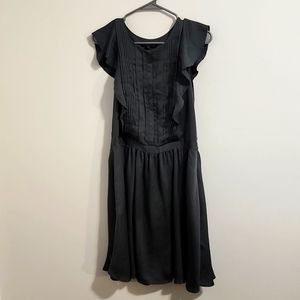 Banana Republic, médium. Elegant, simple, grey below the knee dress. Day & night